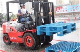 杭州叉車 | 叉車維修保養(yǎng)，該找誰做？