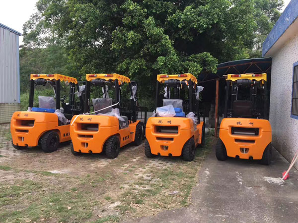 杭州叉車：電動叉車or內(nèi)燃叉車門架變形了…怎么辦？