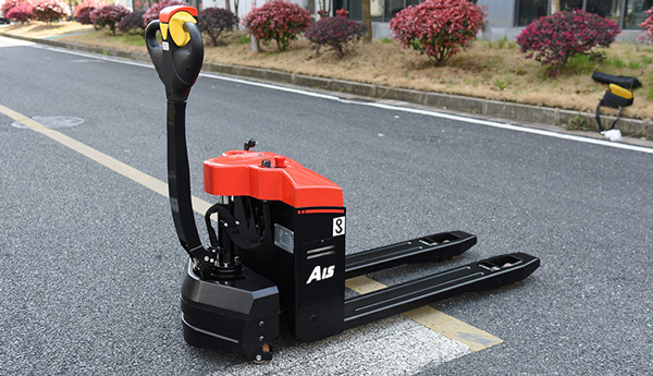 杭州叉車|電動搬運車當然可以非標定制！